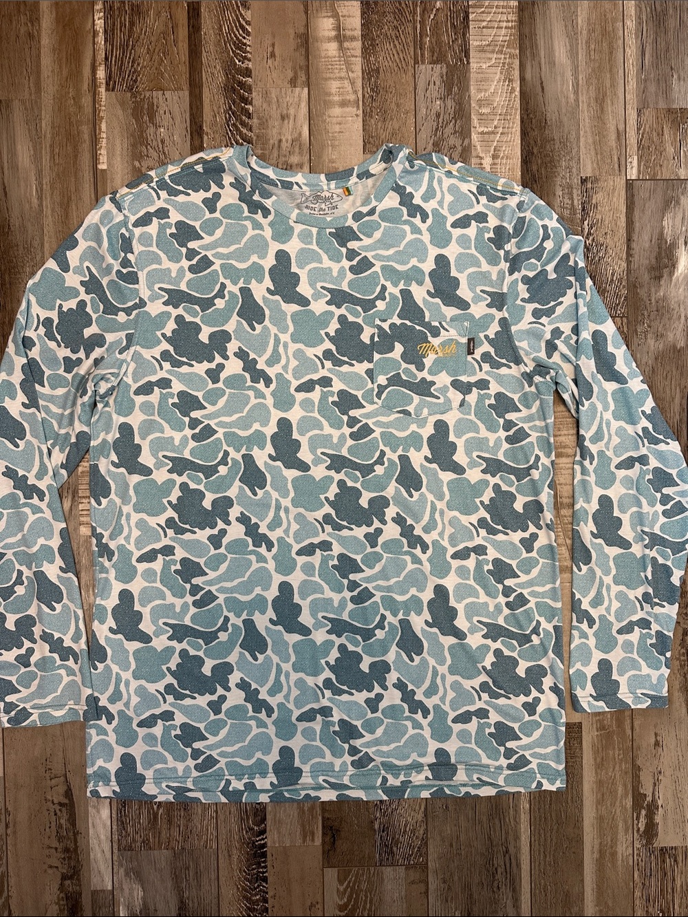 Marsh Wear Men’s Blue & White Camouflage Long Sleeve Pocket Tee! No flaws!